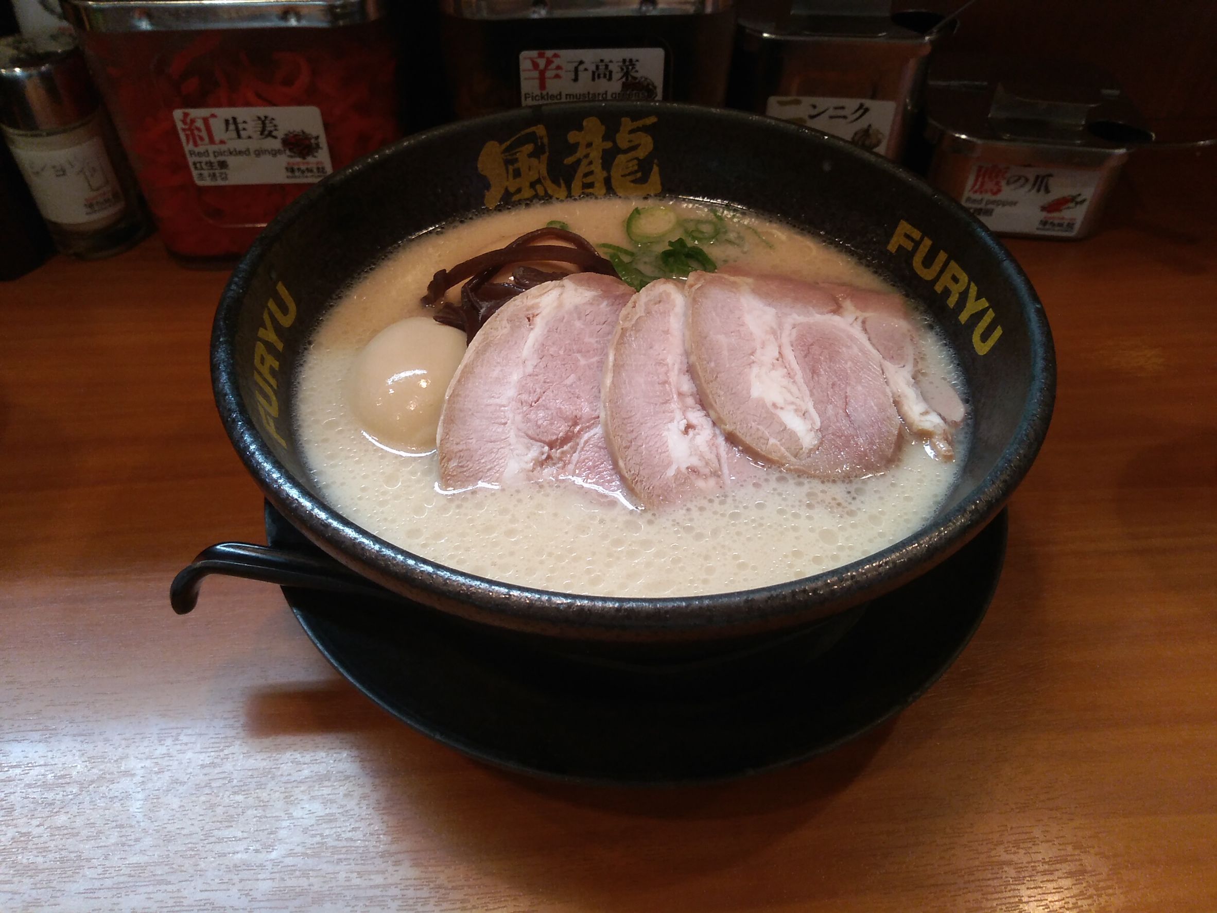 「豚骨ラーメン博多風龍(新宿東口店)」の写真